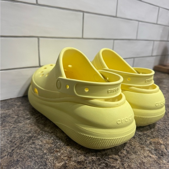 Bright Lemon Yellow Platform Crocs women’s 10/ men’s 8 - Picture 13 of 13